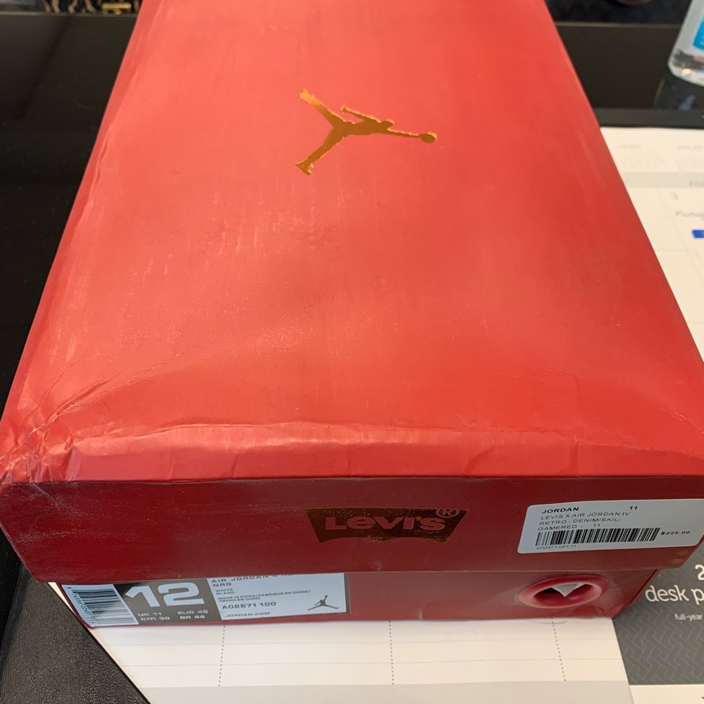 Air Jordan Nikes - Picture 9 of 16